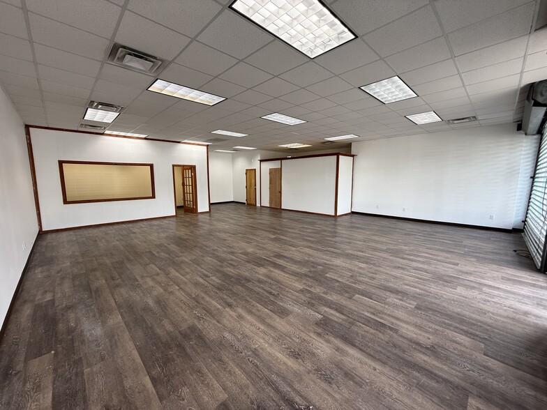 More Photos Of 461 Bridgeport Ave, Milford Unknown For Lease