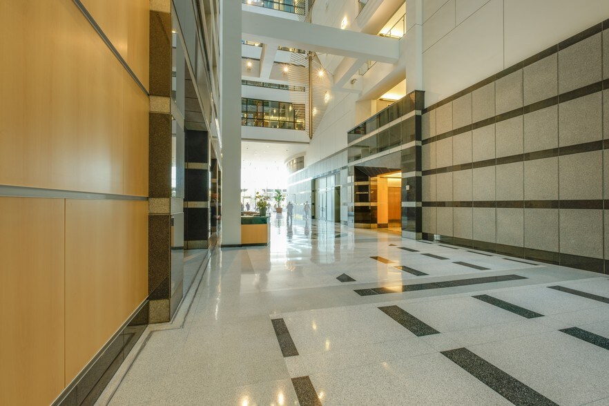 More Photos Of 2101 Webster St, Oakland Unknown For Lease