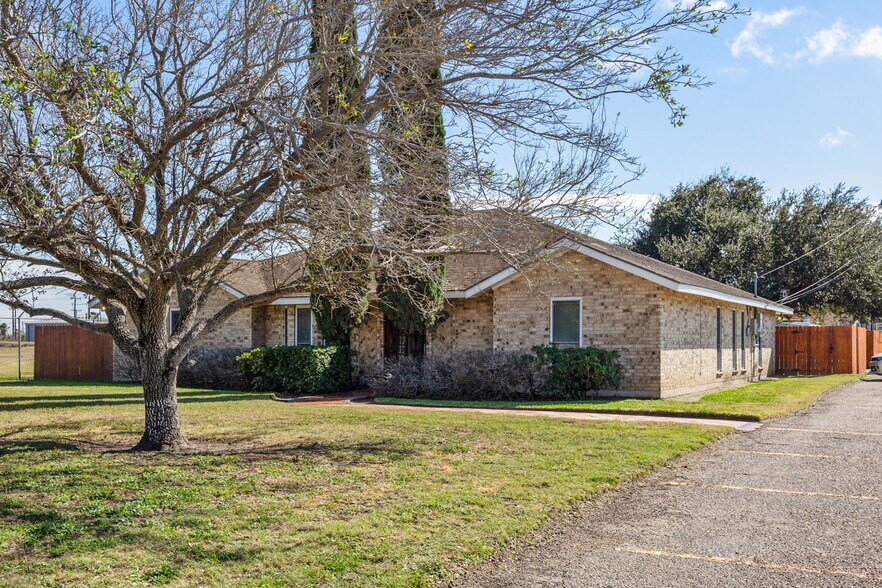 More Photos Of 2602 N Texas Blvd, Weslaco Freestanding For Sale