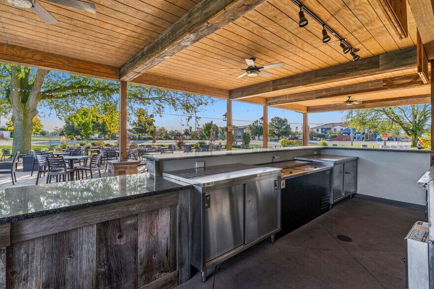 More Photos Of 1720 North Ridge Rd, Findlay General Retail For Sale