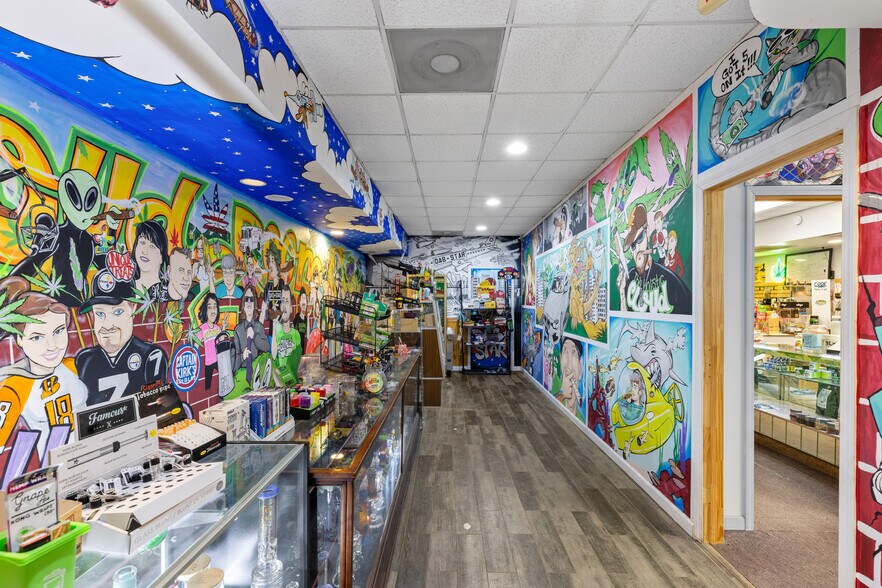 More Photos Of 3052 Belmont St, Bellaire Storefront Retail Office For Sale