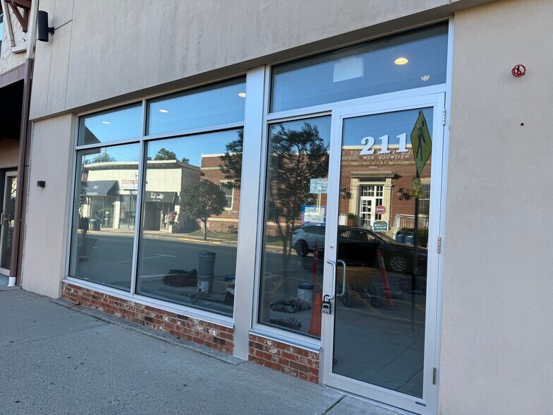 More Photos Of 209-211 Westwood Ave, Westwood Restaurant For Lease