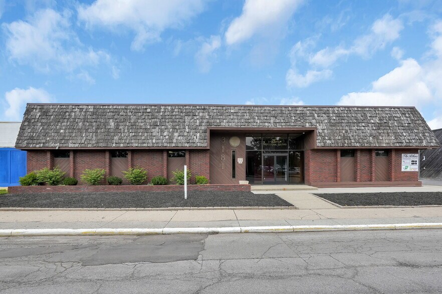 Primary Photo Of 3184 W Broad St, Columbus Medical For Lease