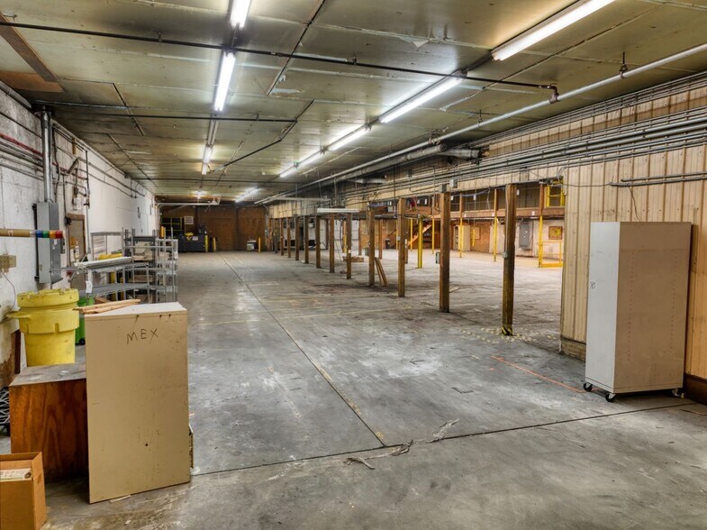 More Photos Of 7656 E 700th Ave, Robinson Manufacturing For Lease