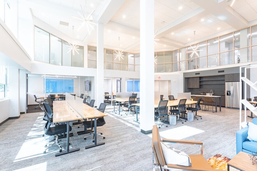 More Photos Of 333 3rd Ave N, Saint Petersburg Coworking Space