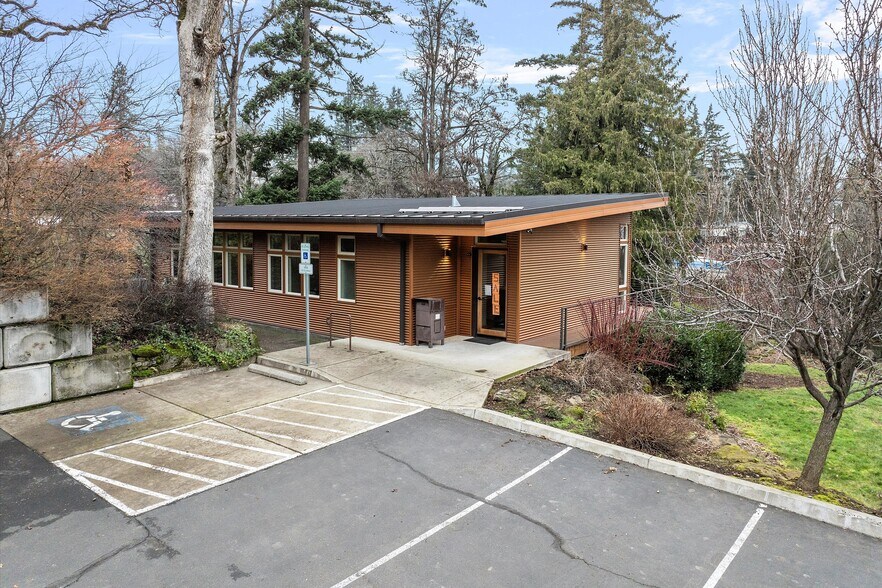 More Photos Of 3239 Cascade Ave, Hood River Office Residential For Lease