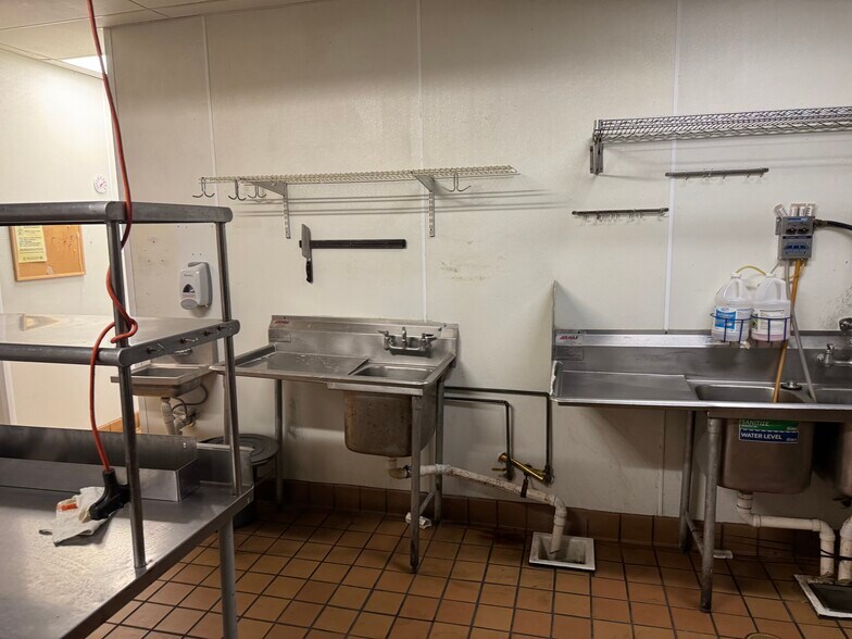 More Photos Of 1270-1280 Montauk Hwy, Oakdale Unknown For Lease