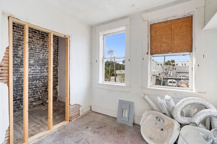 More Photos Of 204 Magnolia St, New Smyrna Beach Restaurant For Sale