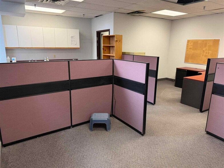 More Photos Of 369 Queen St E, Sault Ste. Marie Office For Lease
