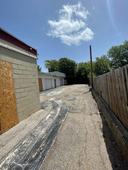 More Photos Of 2616 SW Loop 410, San Antonio Flex For Sale