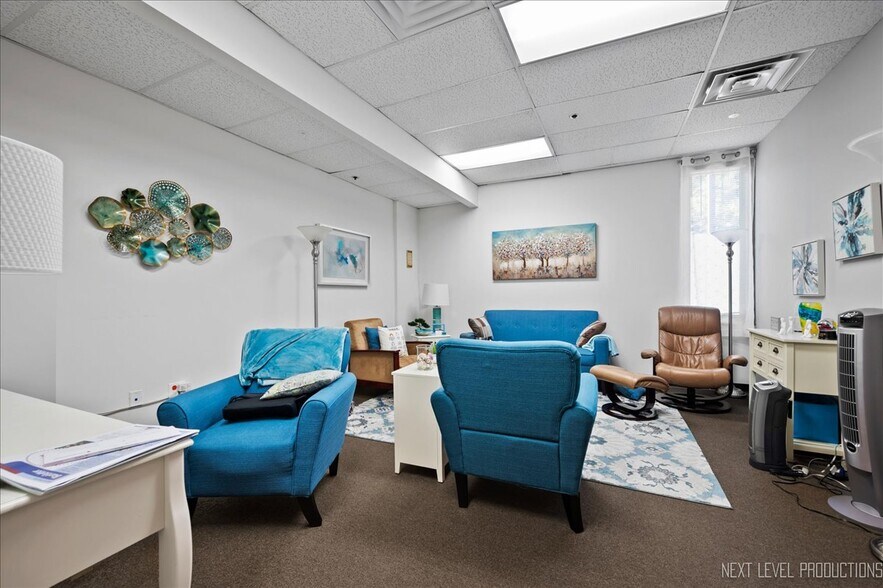 More Photos Of 850 W Bartlett Rd, Bartlett Medical For Sale