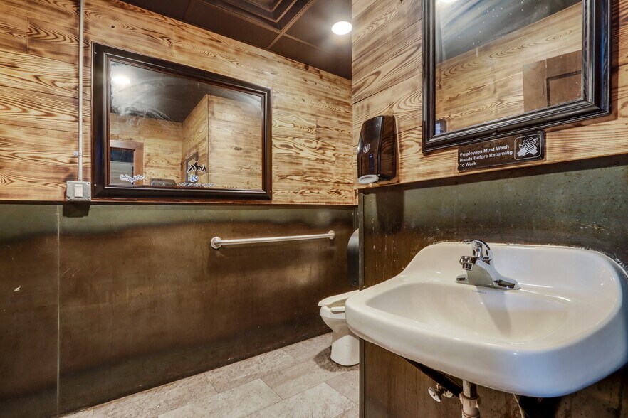 More Photos Of 631 S Broadway St, Menomonie Bar For Sale