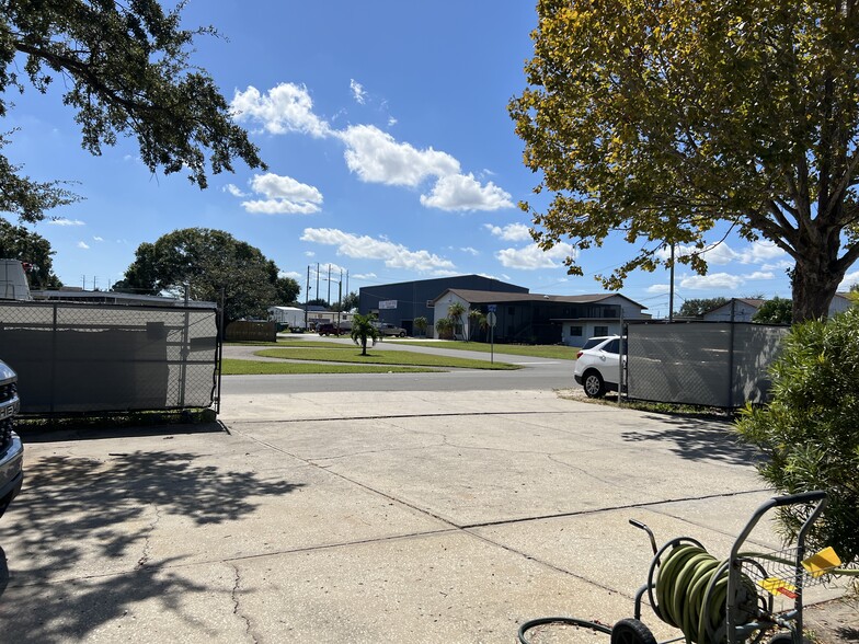 More Photos Of 4765 Spring Ave, Clearwater Manufacturing For Sale