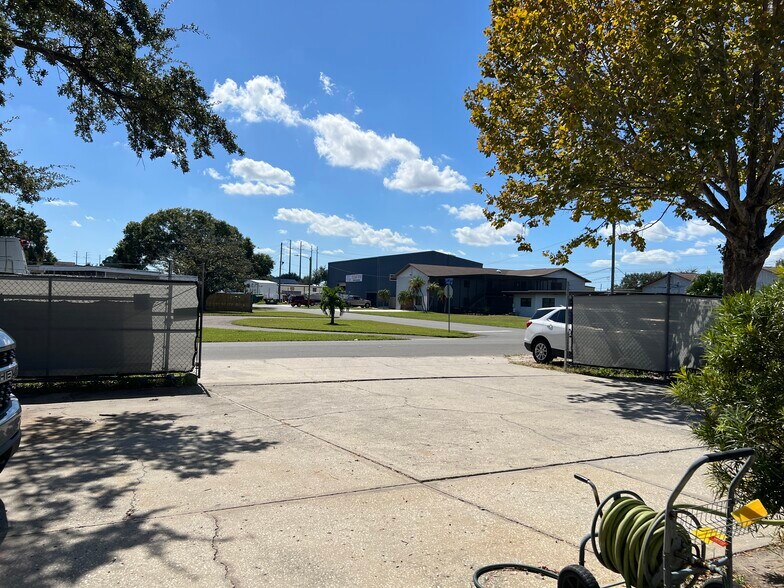 More Photos Of 4765 Spring Ave, Clearwater Manufacturing For Sale