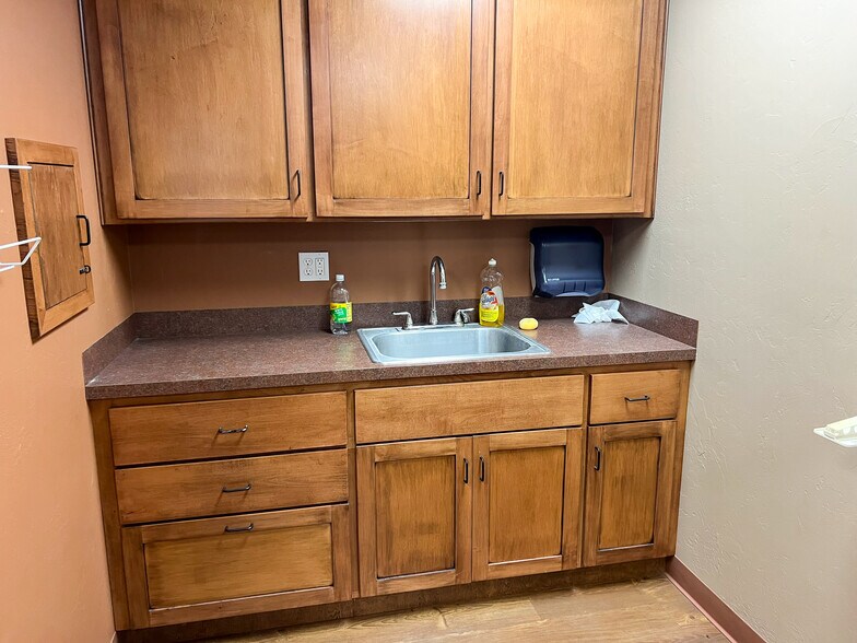 More Photos Of 116 E Robert S Kerr Blvd, Wynnewood Medical For Sale