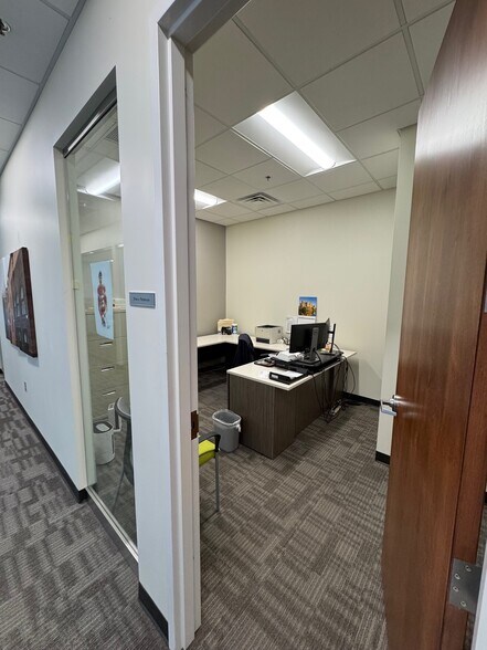 More Photos Of 10 W 9th St, Kansas City Office For Lease