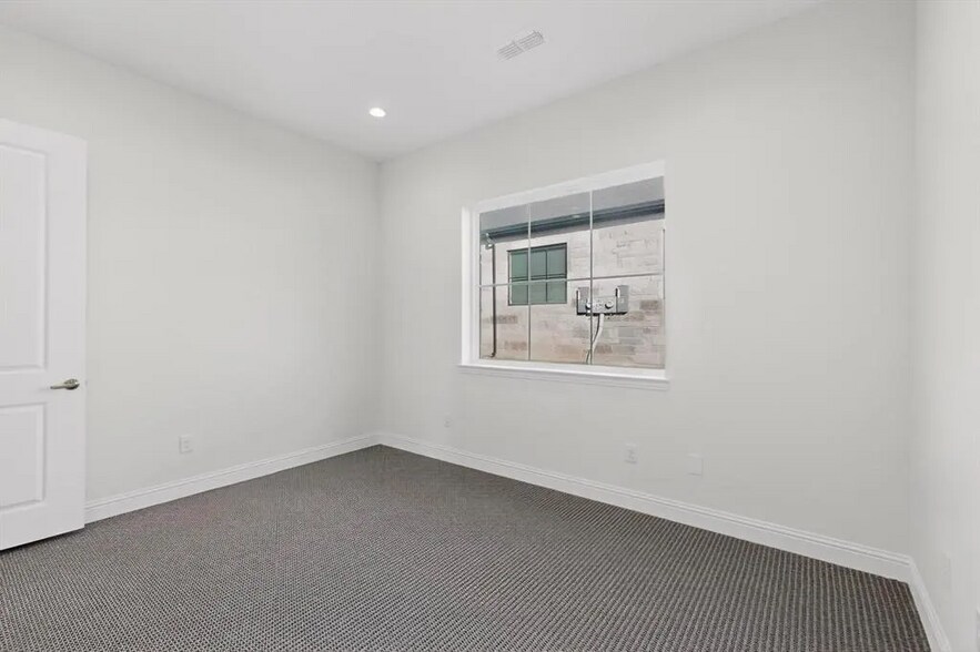More Photos Of 3951 Alma Rd, McKinney Office For Lease