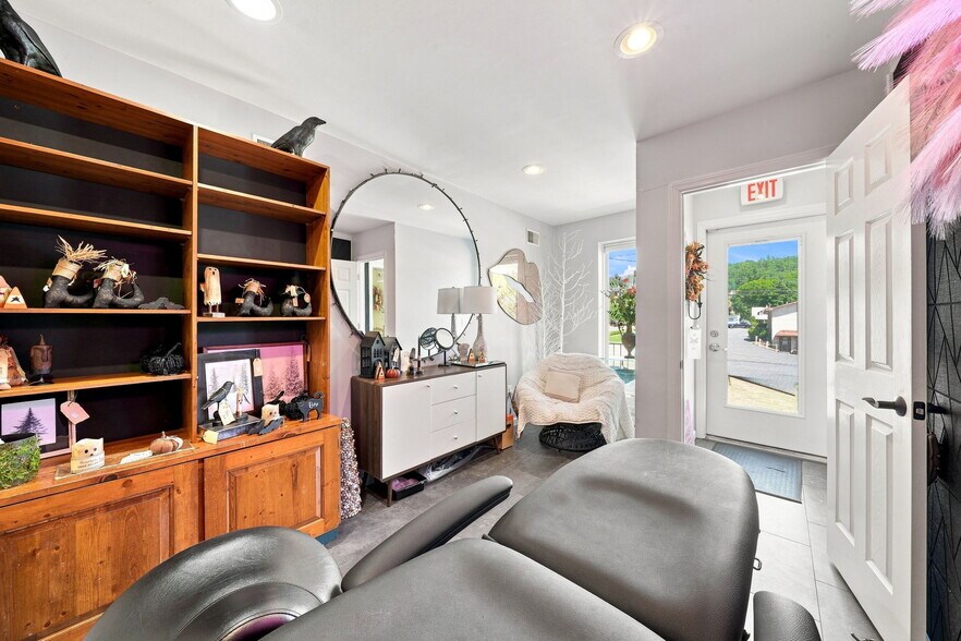 More Photos Of 1802 Lincoln Way, McKeesport Medical For Sale