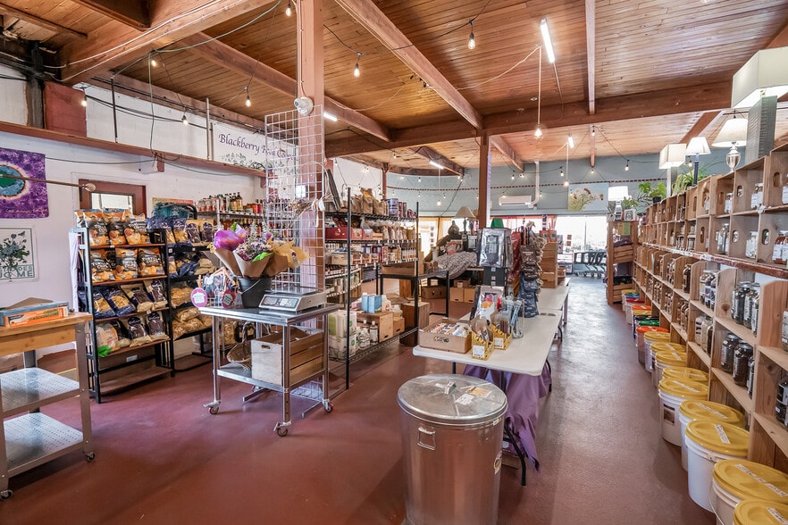 More Photos Of 926 E Main St, Cottage Grove Restaurant For Sale