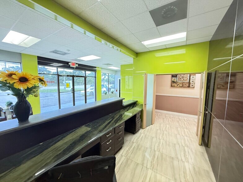 More Photos Of 2950 W Griffin Rd, Fort Lauderdale Freestanding For Lease