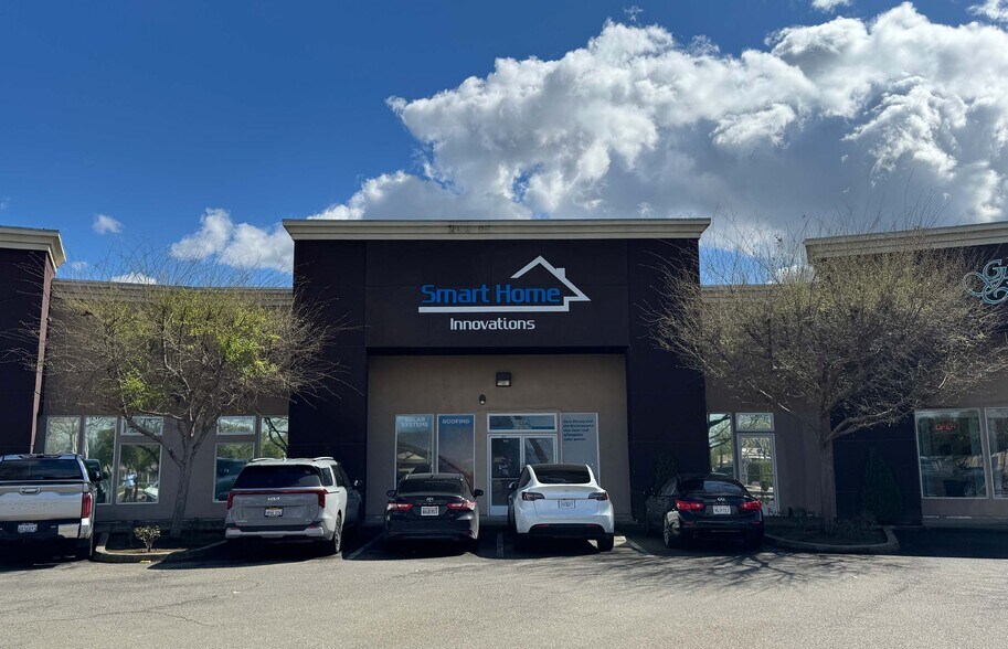 Primary Photo Of 4930 E Ashlan Ave, Fresno Storefront Retail Office For Lease