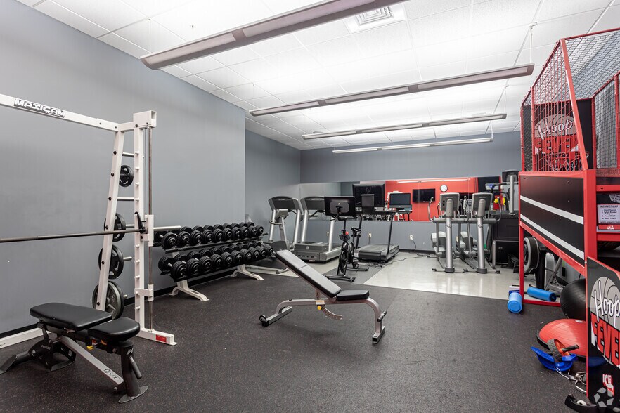 More Photos Of 75 Sylvan St, Danvers Unknown For Lease