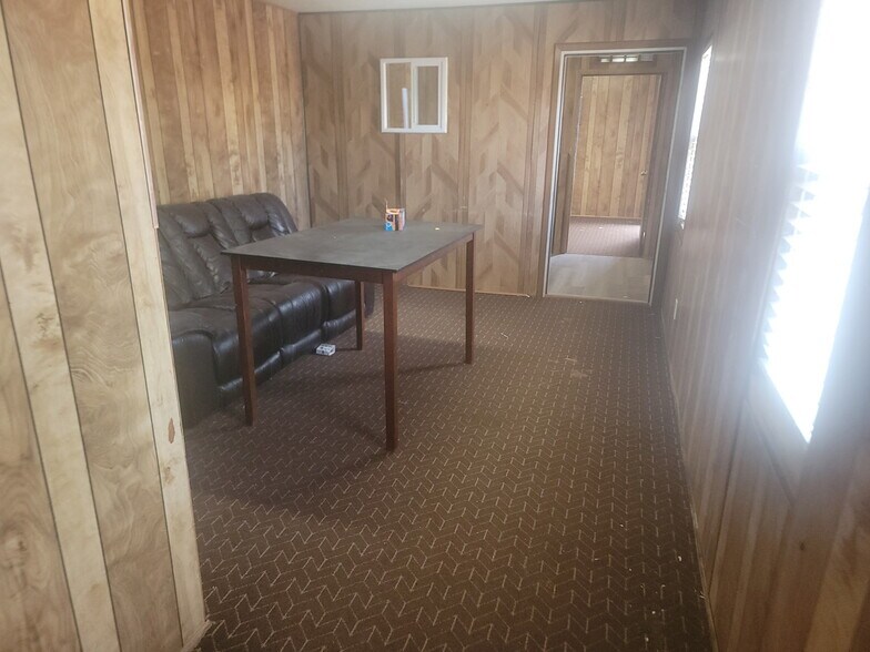 More Photos Of 1470 W Uzona Ave, Hildale Manufacturing For Lease