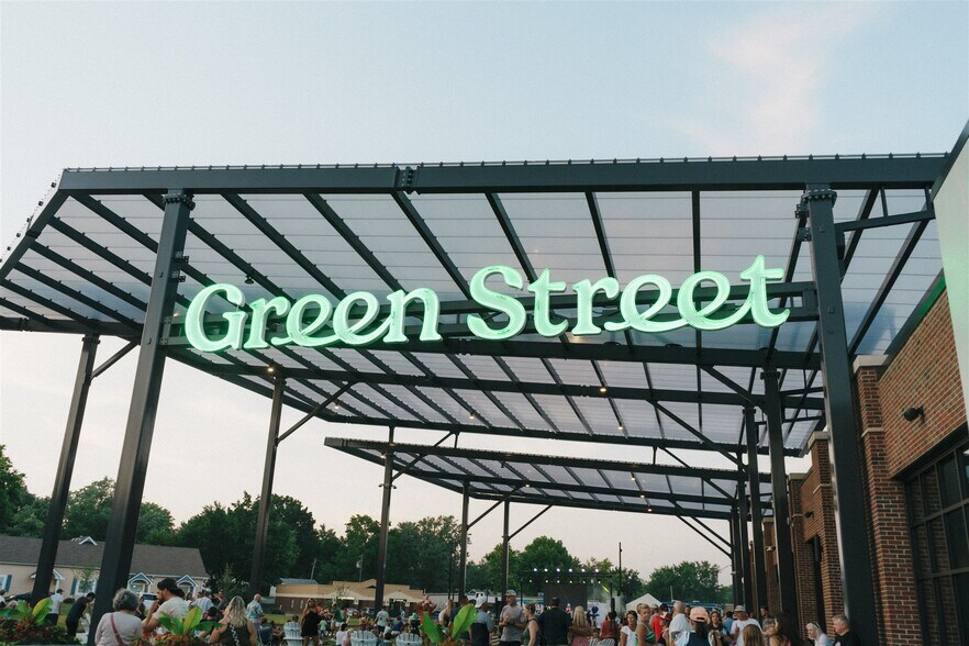 More Photos Of NEC of 3rd Street & Green St, Lee's Summit Storefront For Lease