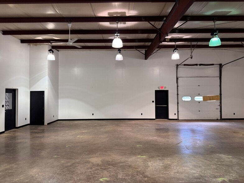 More Photos Of 2013 General Potter Hwy, Centre Hall Showroom For Sale