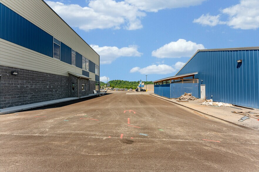 More Photos Of 152 Thompson Dr, Bridgeport Unknown For Lease