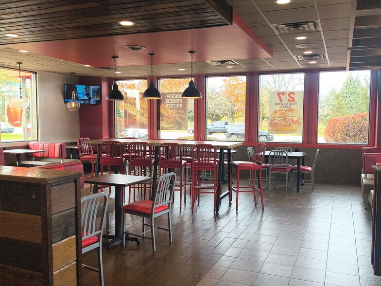 More Photos Of 2000 Sycamore Rd, Dekalb Fast Food For Lease