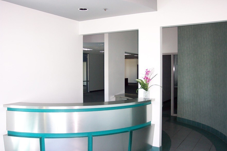 More Photos Of 3720 W Oquendo Rd, Las Vegas Warehouse For Lease