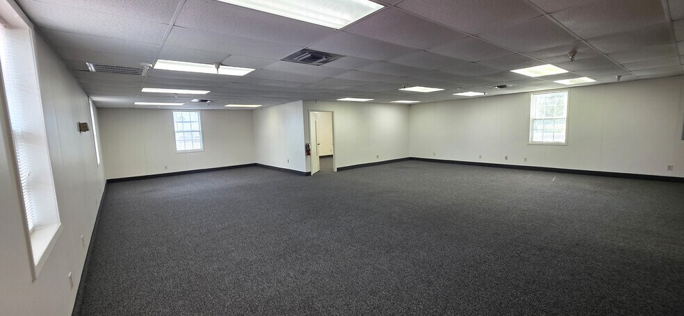 More Photos Of 4233 Janada St, Haltom City Warehouse For Lease