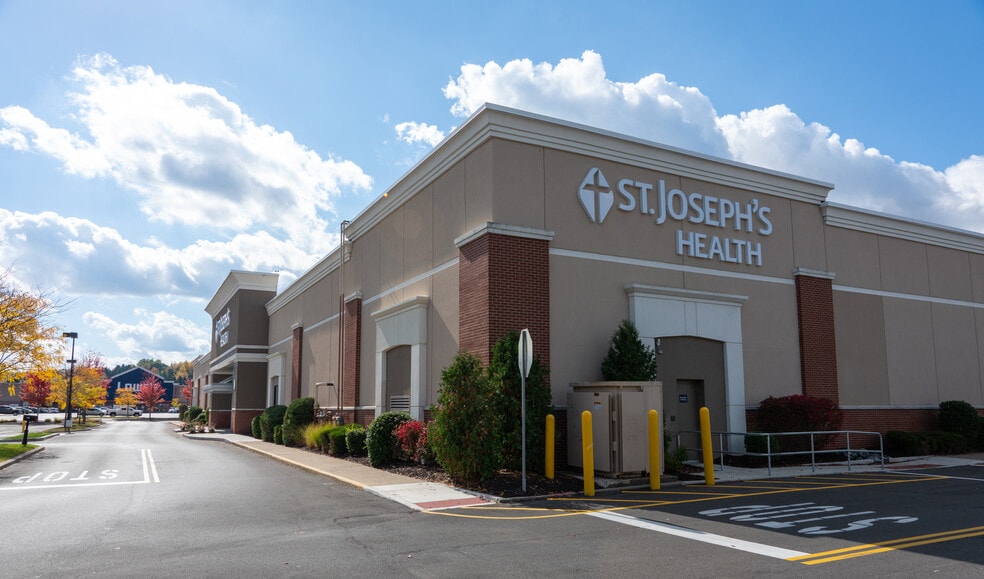 More Photos Of 5301-5399 Genesee Rd, Camillus Unknown For Lease