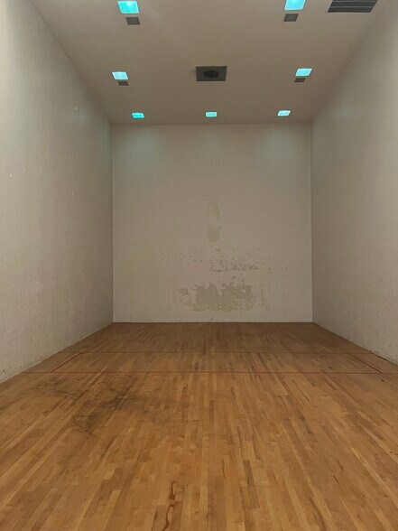 More Photos Of 5700 Logan St, Denver Office For Sale