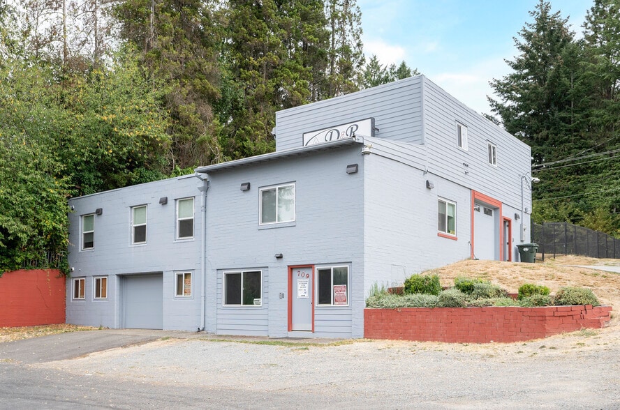 More Photos Of 709 106th St S, Tacoma Auto Repair For Sale