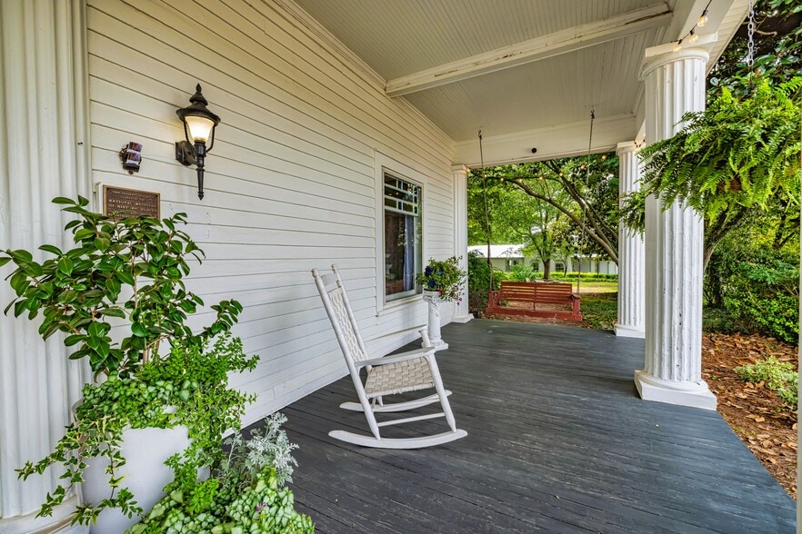 More Photos Of 252 Seavy St, Senoia Hospitality For Sale