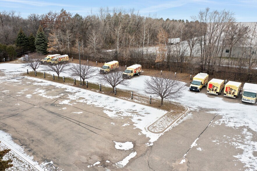 More Photos Of 11180 86th Ave N, Osseo Flex For Sale