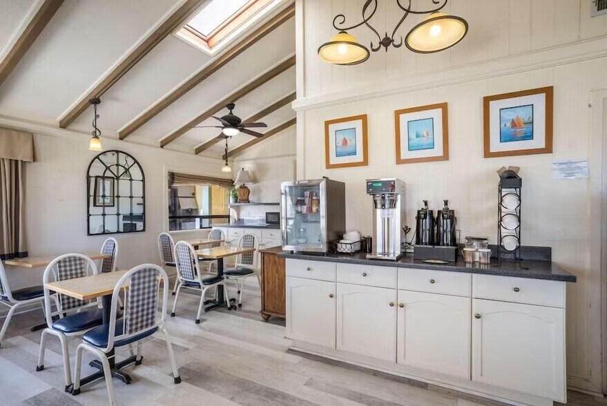 More Photos Of 2460 Main St, Morro Bay Hotel For Sale
