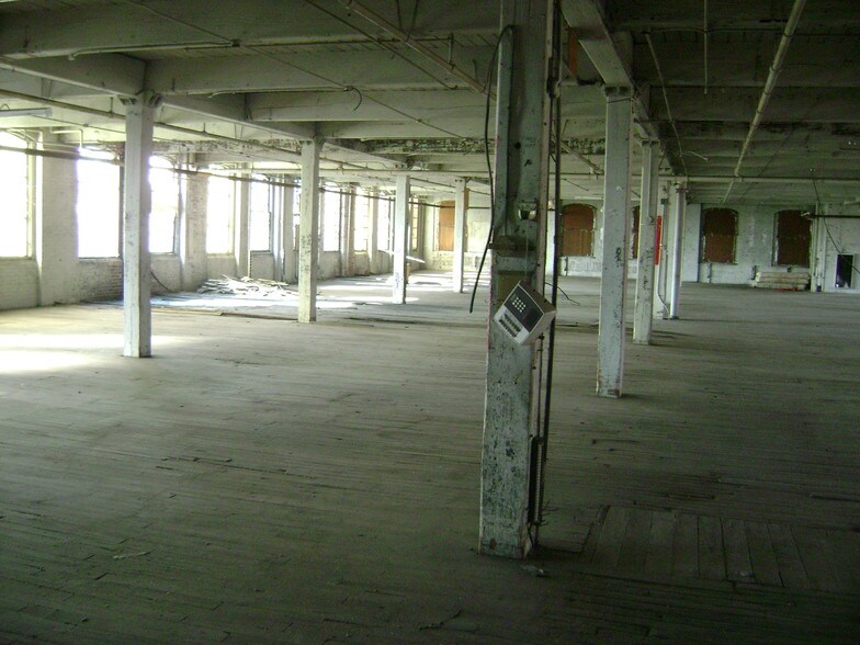 More Photos Of 258-272 Sherman Ave, Newark Manufacturing For Lease