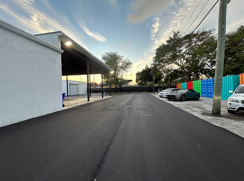 More Photos Of 197-199 NW 79th St, Miami Showroom For Lease