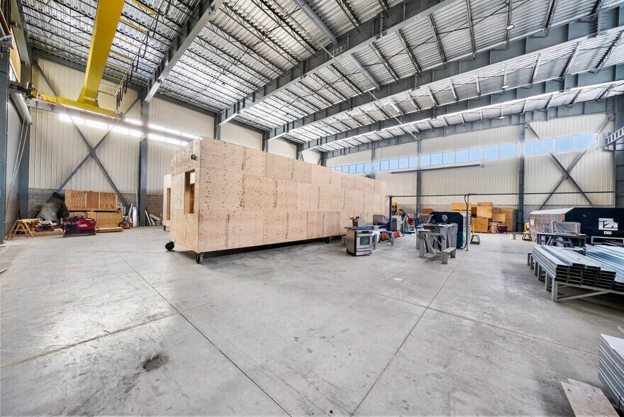 More Photos Of 6 Sangster Rd, Uxbridge Manufacturing For Sale