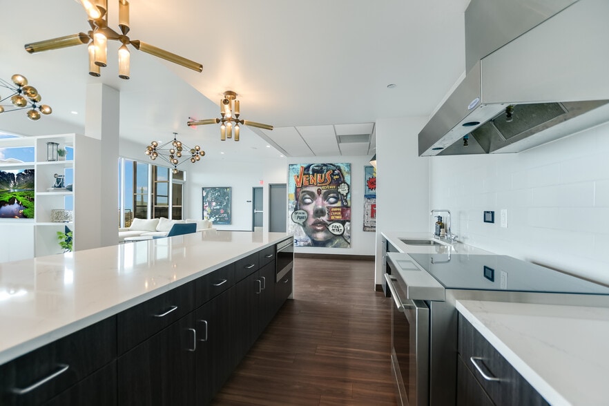 More Photos Of 4229 North FM 620, Austin Flex For Sale