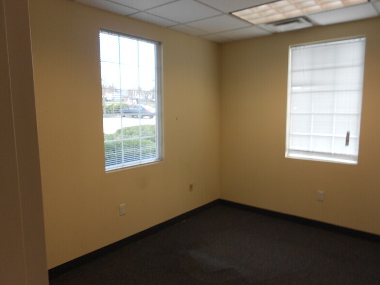 More Photos Of 31 Wichita Dr, Nicholasville Office For Sale