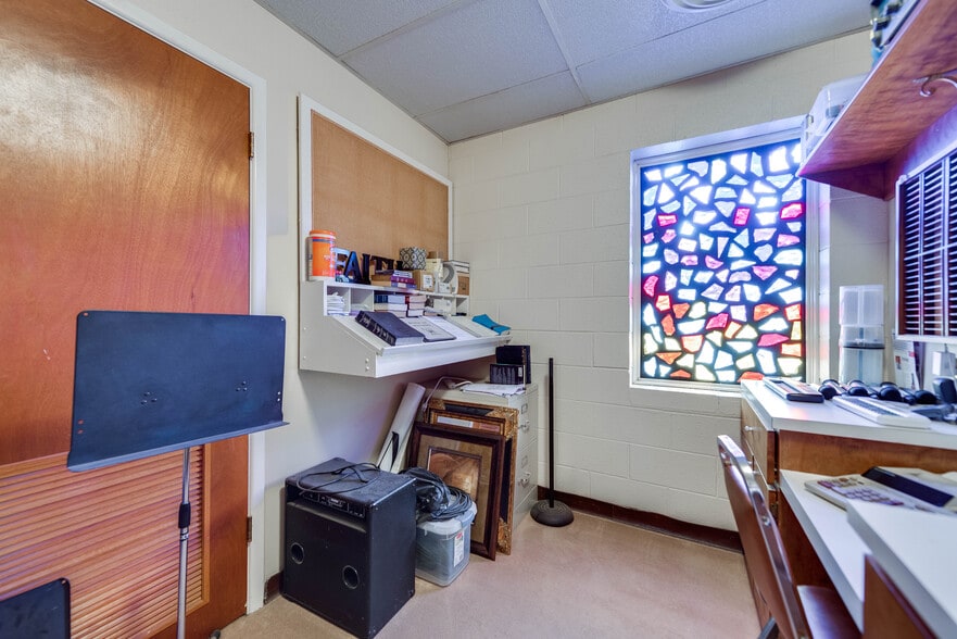 More Photos Of 1001 Austin St, Midland Religious Facility For Sale