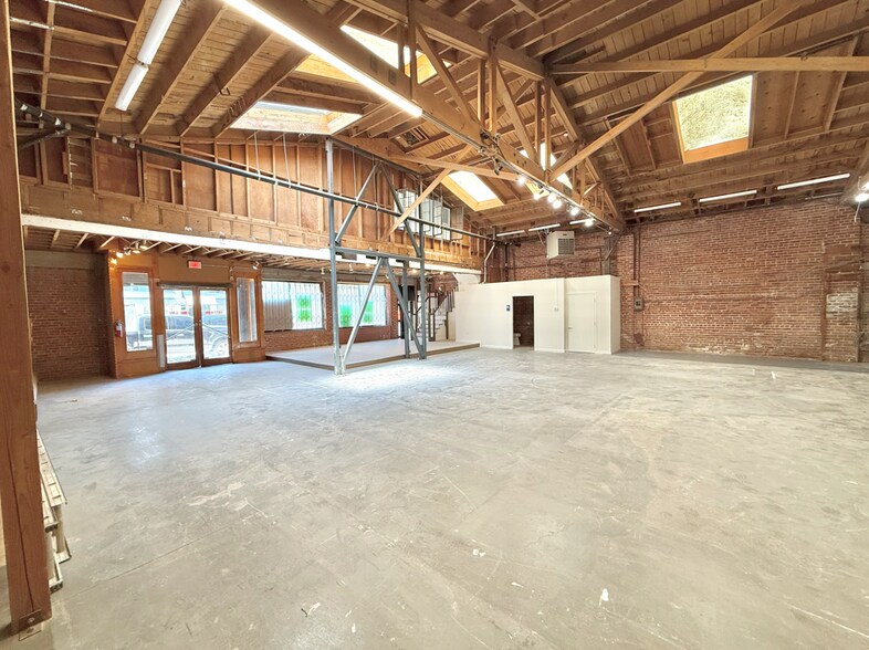 More Photos Of 517 6th St, San Francisco Storefront Retail Office For Lease