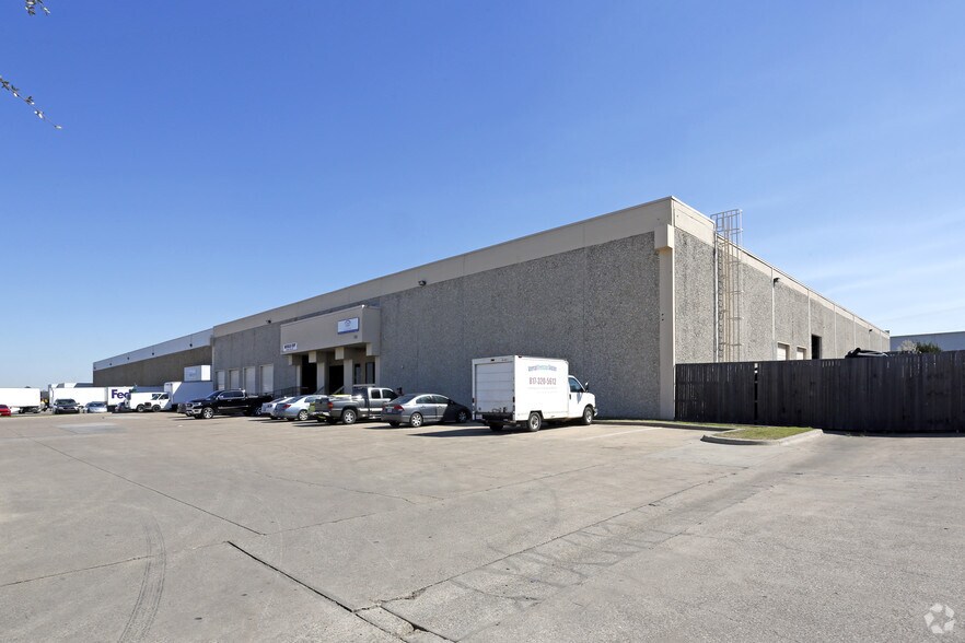 Primary Photo Of 700-710 107th St, Arlington Distribution For Lease