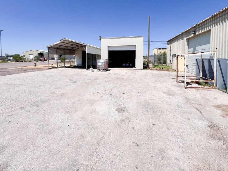 More Photos Of 3201 W Murphy St, Odessa Warehouse For Sale