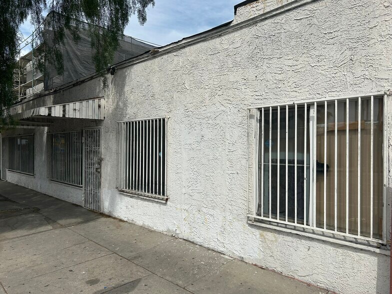 More Photos Of 8122 Avalon Blvd, Los Angeles Storefront Retail Residential For Lease