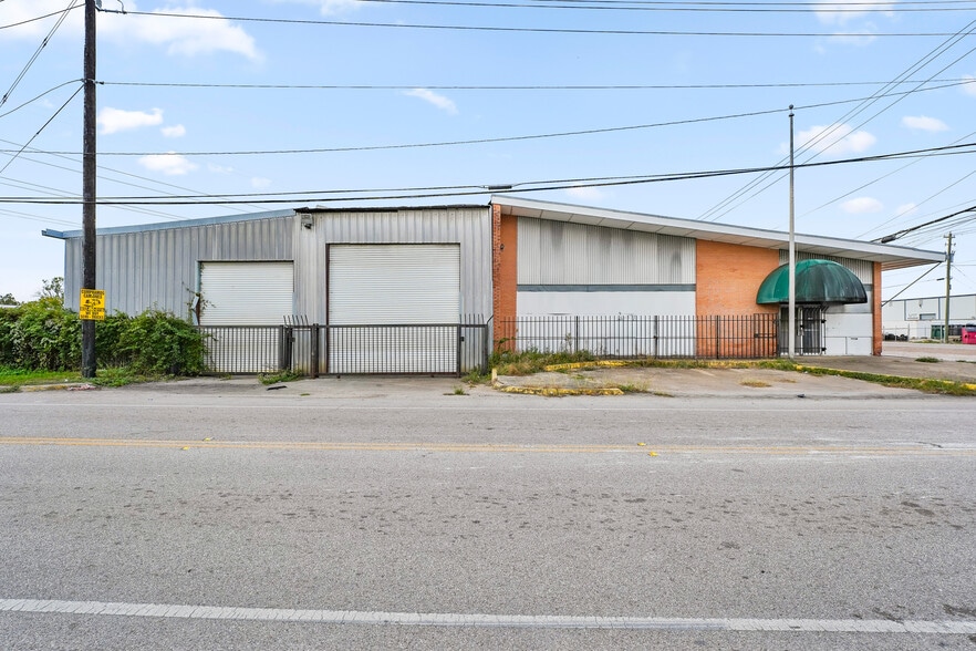 Primary Photo Of 16144 Market St, Channelview Manufacturing For Sale